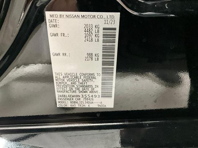 Photo of 2024 Super Black Clearcoat Nissan Altima