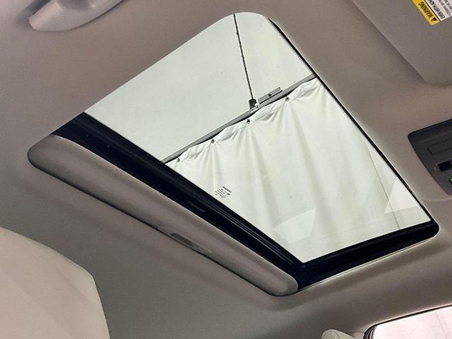 Photo of 2024 Super Black Clearcoat Nissan Altima