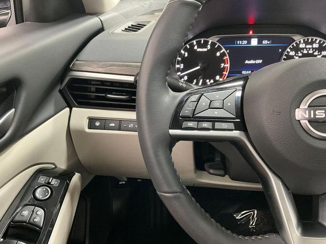 Photo of 2024 Super Black Clearcoat Nissan Altima