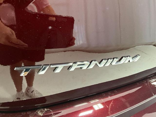 Photo of 2021 Burgundy Velvet Metallic Tinted Clearcoat Ford Edge