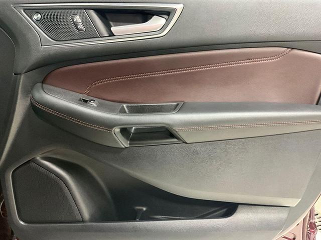 Photo of 2021 Burgundy Velvet Metallic Tinted Clearcoat Ford Edge