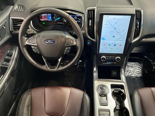 Photo of 2021 Burgundy Velvet Metallic Tinted Clearcoat Ford Edge