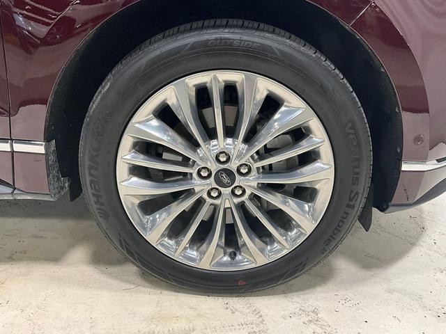 Photo of 2021 Burgundy Velvet Metallic Tinted Clearcoat Ford Edge