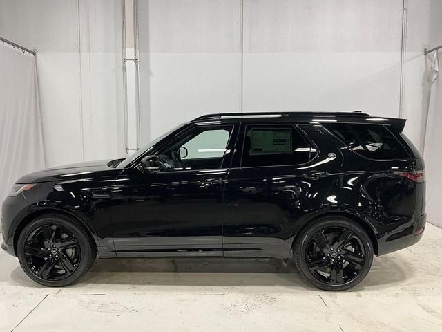 Photo of 2025 Santorini Black Metallic Land Rover Discovery