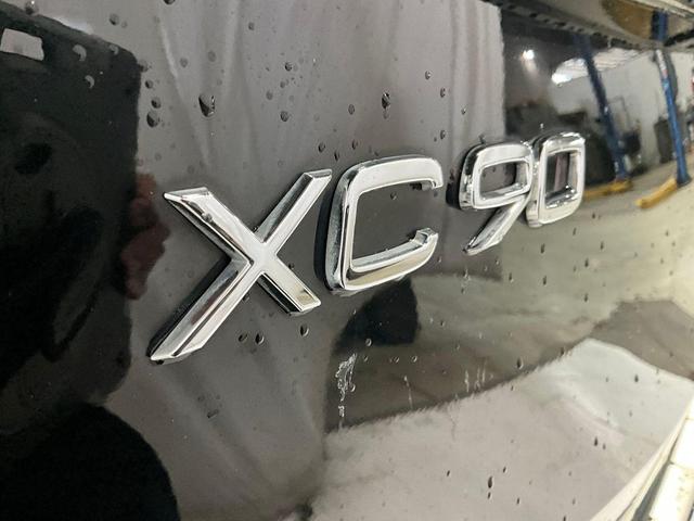 Photo of 2024 Onyx Black Metallic Volvo XC90 Recharge Plug-In Hybrid
