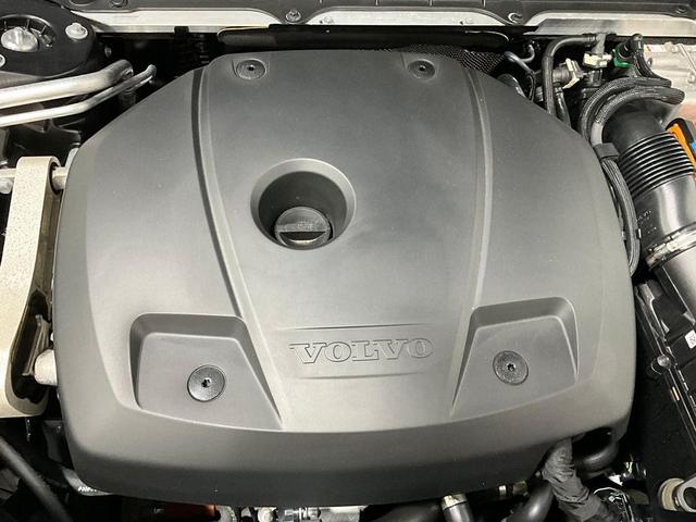 Photo of 2024 Onyx Black Metallic Volvo XC90 Recharge Plug-In Hybrid