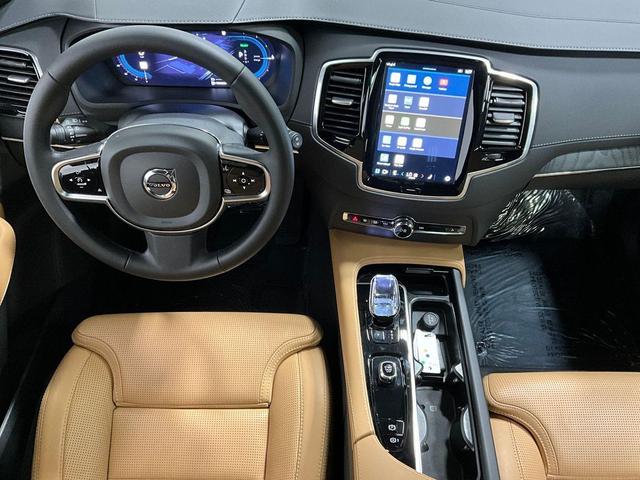 Photo of 2024 Onyx Black Metallic Volvo XC90 Recharge Plug-In Hybrid