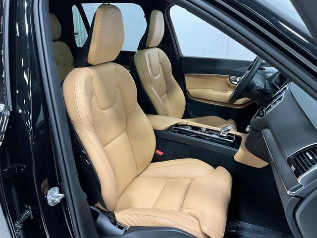 Photo of 2024 Onyx Black Metallic Volvo XC90 Recharge Plug-In Hybrid