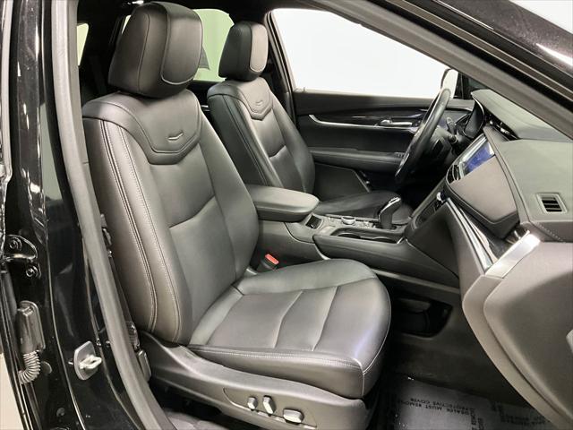 Photo of 2021 Stellar Black Metallic Cadillac XT5
