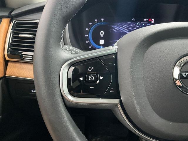 Photo of 2023 Onyx Black Metallic Volvo XC90 Recharge Plug-In Hybrid