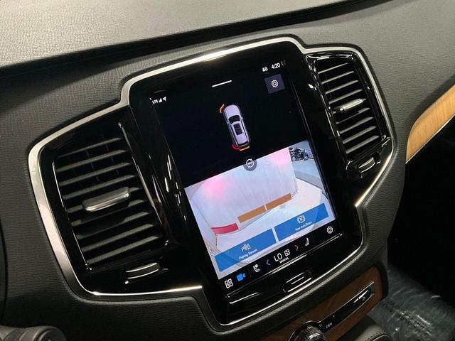 Photo of 2023 Onyx Black Metallic Volvo XC90 Recharge Plug-In Hybrid