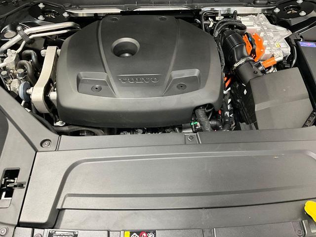 Photo of 2023 Onyx Black Metallic Volvo XC90 Recharge Plug-In Hybrid
