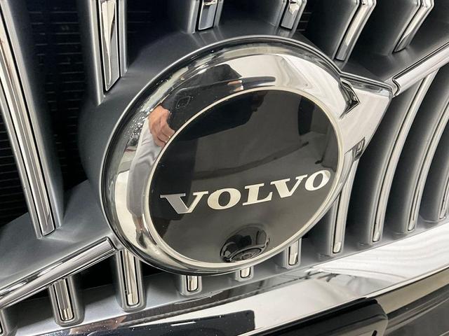 Photo of 2023 Onyx Black Metallic Volvo XC90 Recharge Plug-In Hybrid