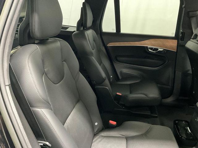 Photo of 2023 Onyx Black Metallic Volvo XC90 Recharge Plug-In Hybrid