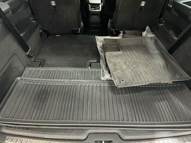 Photo of 2023 Onyx Black Metallic Volvo XC90 Recharge Plug-In Hybrid
