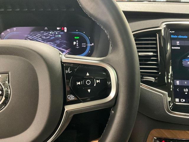 Photo of 2023 Onyx Black Metallic Volvo XC90 Recharge Plug-In Hybrid