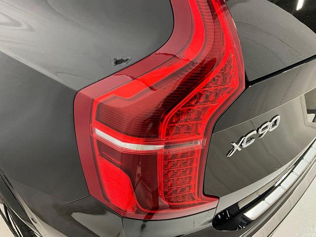 Photo of 2023 Onyx Black Metallic Volvo XC90 Recharge Plug-In Hybrid