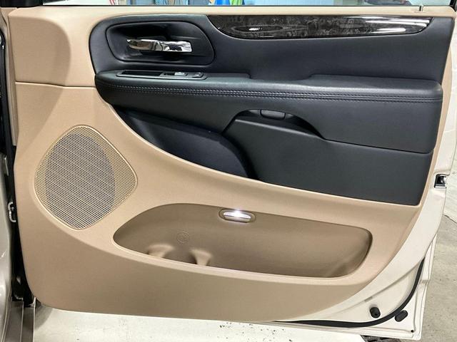 Photo of 2015 Cashmere/Sandstone Pearlcoat Dodge Grand Caravan