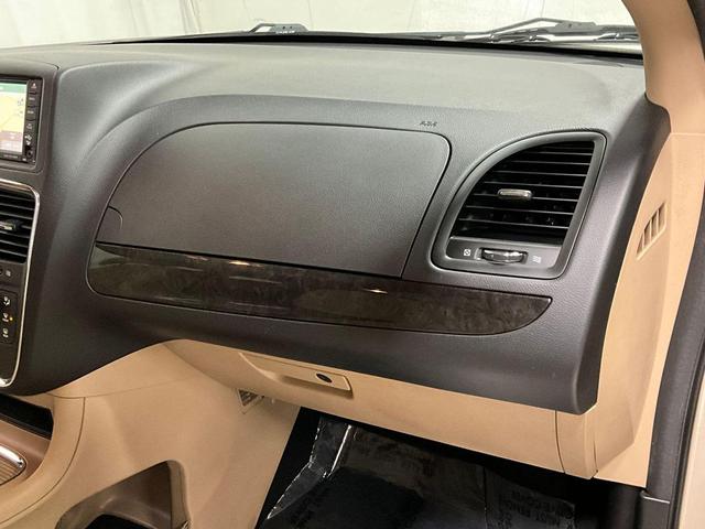 Photo of 2015 Cashmere/Sandstone Pearlcoat Dodge Grand Caravan