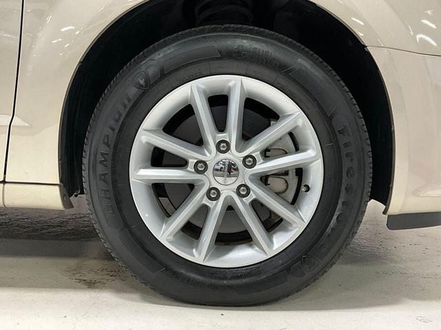 Photo of 2015 Cashmere/Sandstone Pearlcoat Dodge Grand Caravan
