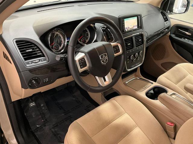 Photo of 2015 Cashmere/Sandstone Pearlcoat Dodge Grand Caravan