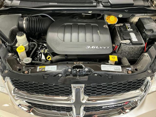 Photo of 2015 Cashmere/Sandstone Pearlcoat Dodge Grand Caravan