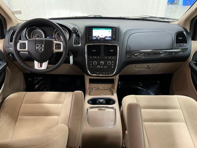 Photo of 2015 Cashmere/Sandstone Pearlcoat Dodge Grand Caravan