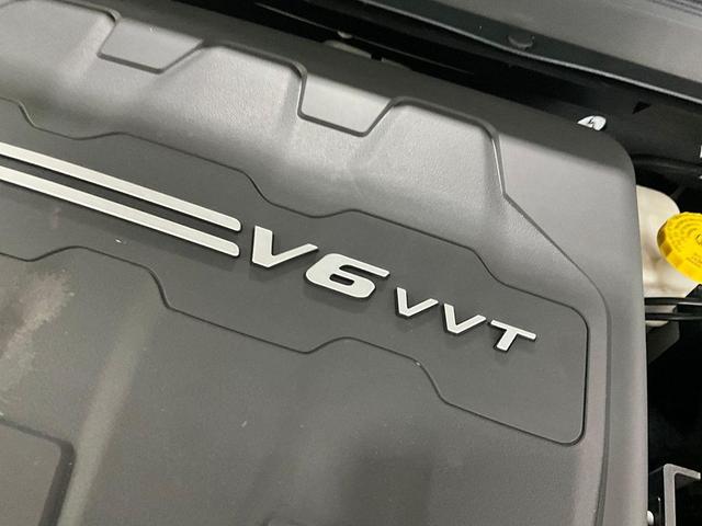 Photo of 2018 Bright White Clearcoat Jeep Cherokee