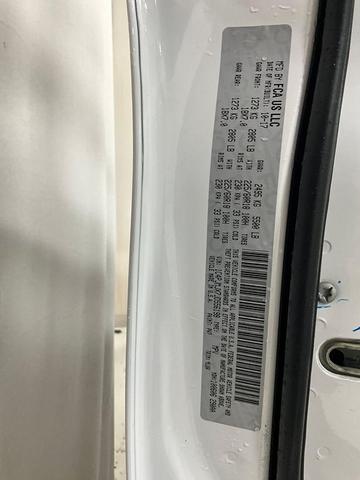 Photo of 2018 Bright White Clearcoat Jeep Cherokee