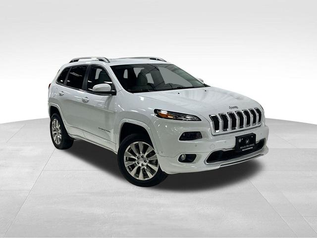 Photo of 2018 Bright White Clearcoat Jeep Cherokee