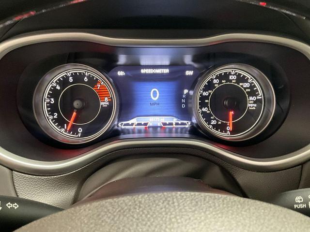 Photo of 2018 Bright White Clearcoat Jeep Cherokee