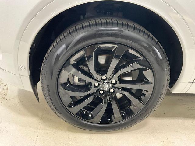 Photo of 2024 Fuji White Land Rover Discovery Sport