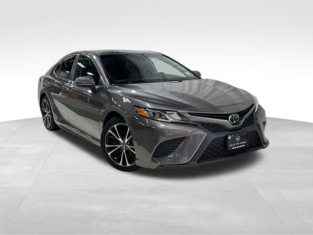 Photo of 2018 Black Toyota Camry