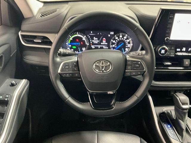 Photo of 2021 Blizzard Pearl Toyota Highlander Hybrid