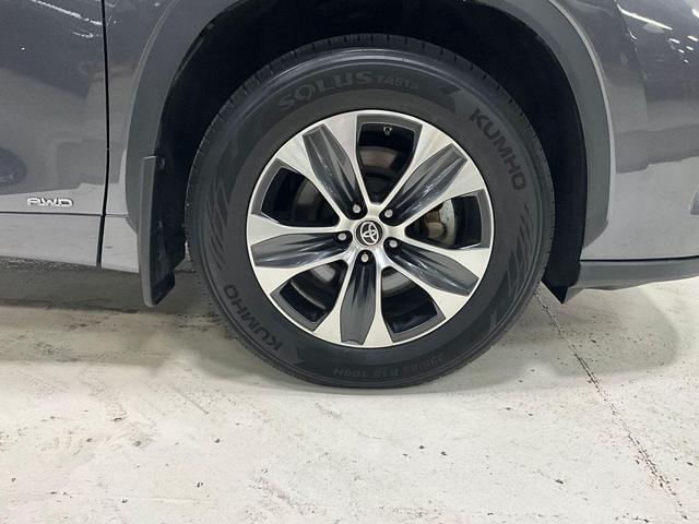 Photo of 2021 Blizzard Pearl Toyota Highlander Hybrid