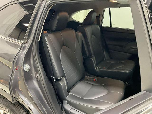 Photo of 2021 Blizzard Pearl Toyota Highlander Hybrid