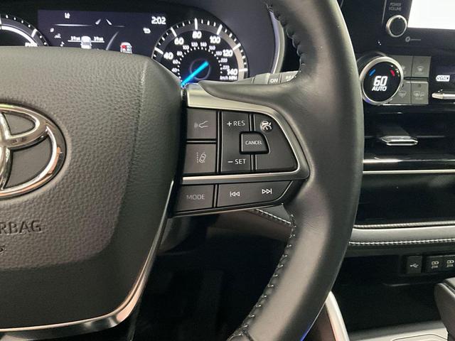 Photo of 2021 Blizzard Pearl Toyota Highlander Hybrid