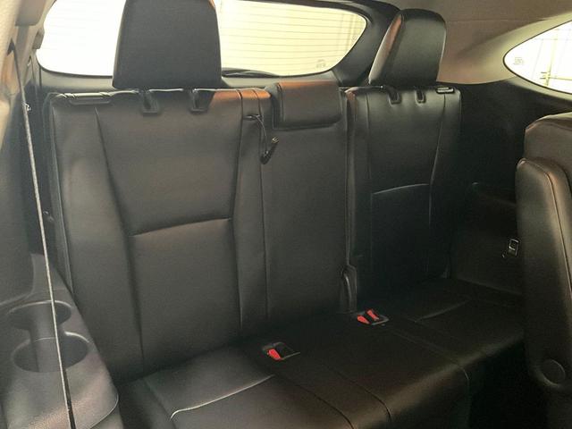 Photo of 2021 Blizzard Pearl Toyota Highlander Hybrid