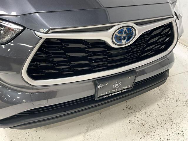 Photo of 2021 Blizzard Pearl Toyota Highlander Hybrid