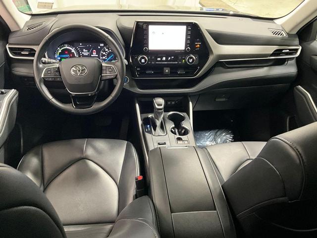 Photo of 2021 Blizzard Pearl Toyota Highlander Hybrid