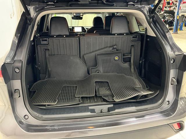 Photo of 2021 Blizzard Pearl Toyota Highlander Hybrid