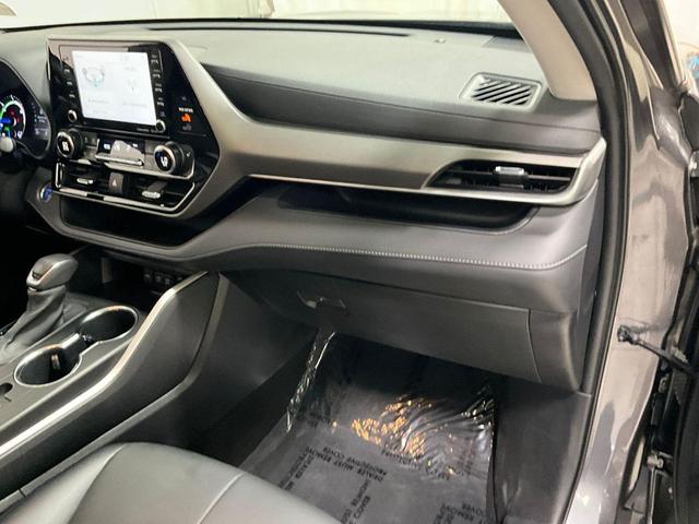 Photo of 2021 Blizzard Pearl Toyota Highlander Hybrid