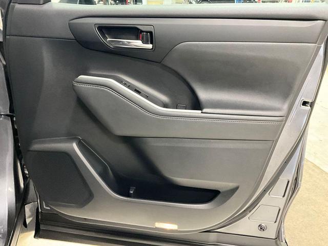 Photo of 2021 Blizzard Pearl Toyota Highlander Hybrid