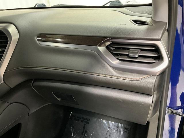 Photo of 2023 Ultra Blue Metallic GMC Acadia