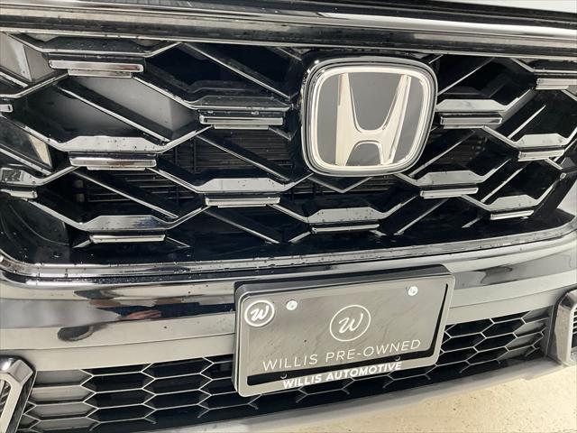 Photo of 2024 Platinum White Pearl Honda CR-V Hybrid