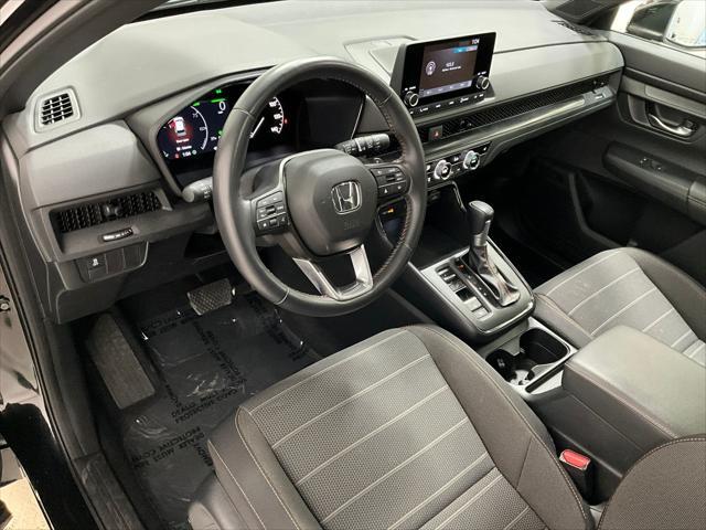 Photo of 2024 Platinum White Pearl Honda CR-V Hybrid