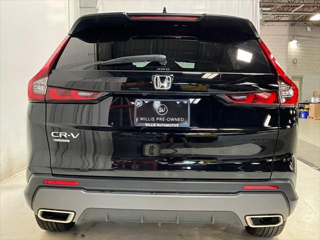Photo of 2024 Platinum White Pearl Honda CR-V Hybrid