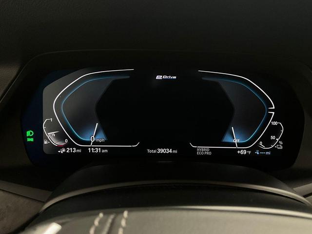 Photo of 2023 Mineral White Metallic BMW X5 PHEV