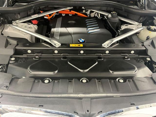 Photo of 2023 Mineral White Metallic BMW X5 PHEV