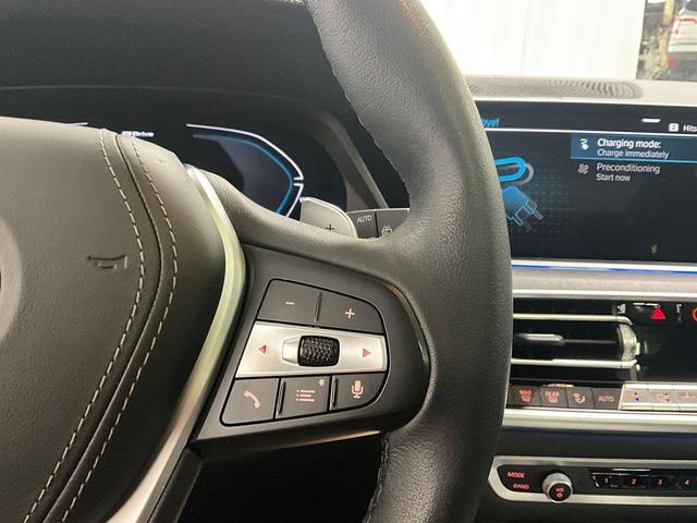 Photo of 2023 Mineral White Metallic BMW X5 PHEV